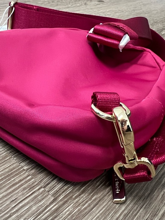 Lululemon Everywhere Sling Bag 2L Berry Rumble Gold Hardware Accents NWT - Picture 3 of 5